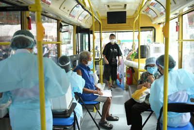 タイの接種用バス