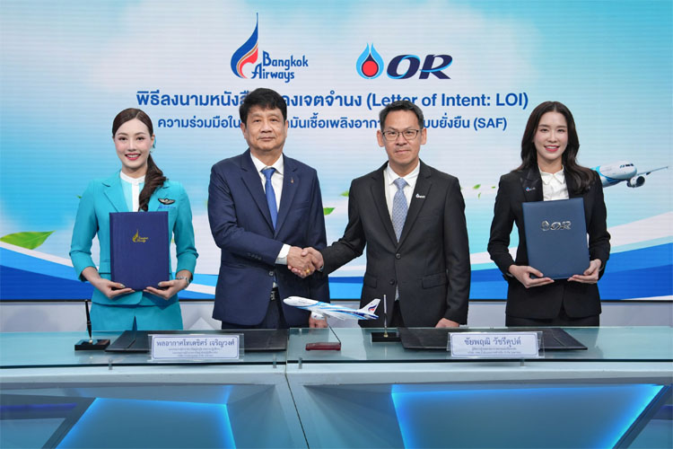 ＰＴＴＯＲとの合意文書に調印したデチット上席副社長（左から２人目）ら