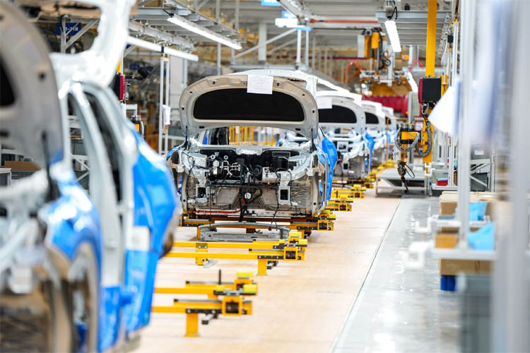 新工場の生産ライン