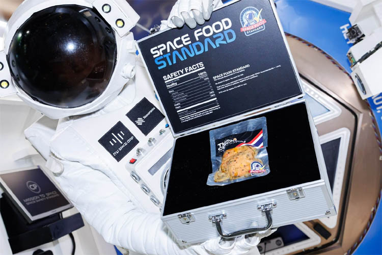 宇宙食として供給する「タイ・チキン」