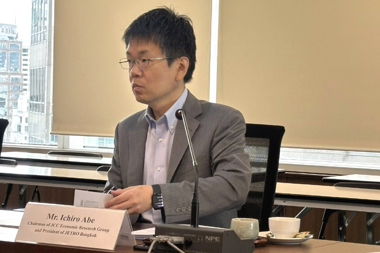 調査結果を発表するＪＣＣ経済調査会の阿部一郎委員長