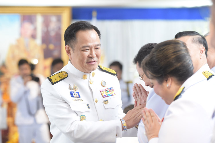 就任式に臨んだアヌティン氏