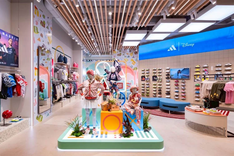 子供用製品の専門店「アディダス・キッズ」