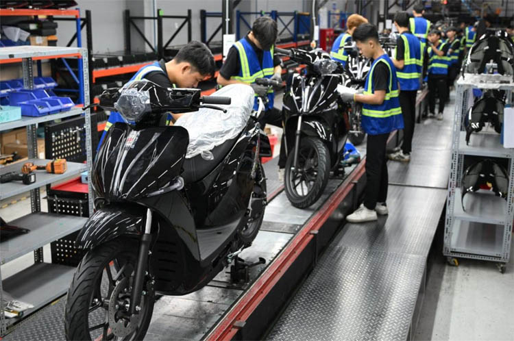 ダットバイクのスクーター生産ライン