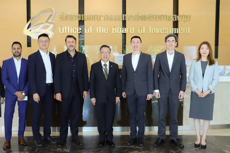 投資委員会（ＢＯＩ）のナリット長官（中央）とインフィニオン・テクノロジーズ、ＭＰＩの幹部ら