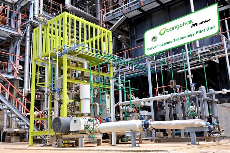 製油所に設置されたＣＯ２回収設備