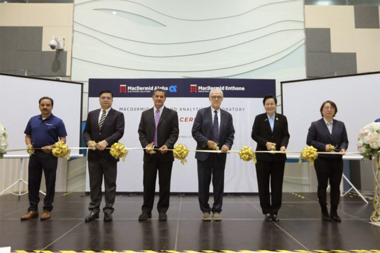 研究施設の開所式