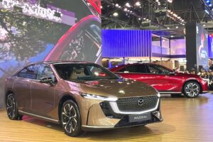 マツダが出展したＥＶのセダン「マツダ６ｅ」