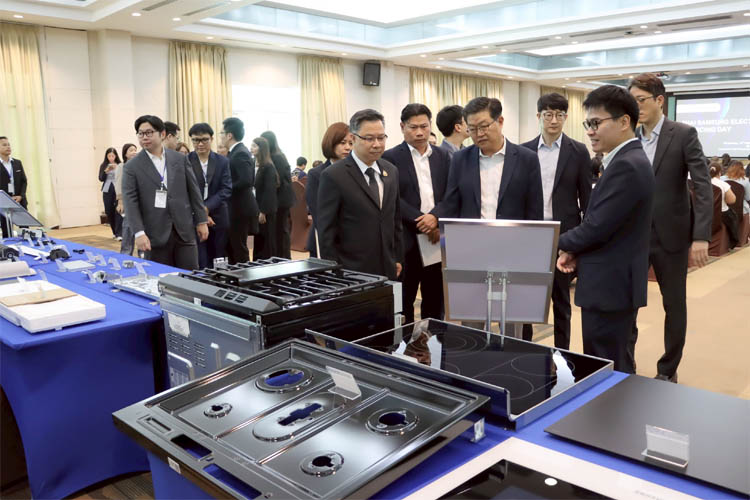 商談会の部品展示コーナー