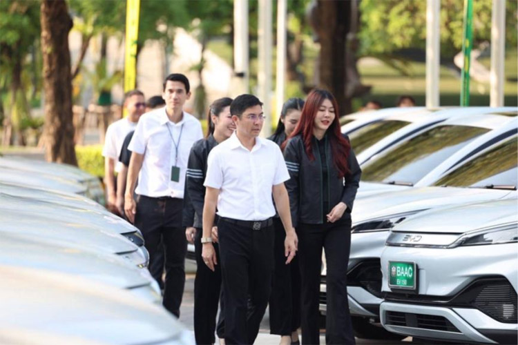 納車されたＥＶ「ＡＴＴＯ３」