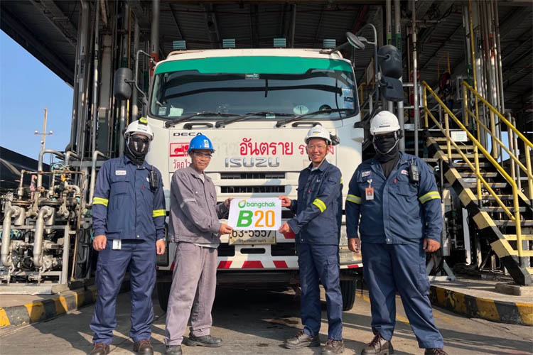 バンチャーク・コーポレーションからＢ20の供給を受けた大型トラック