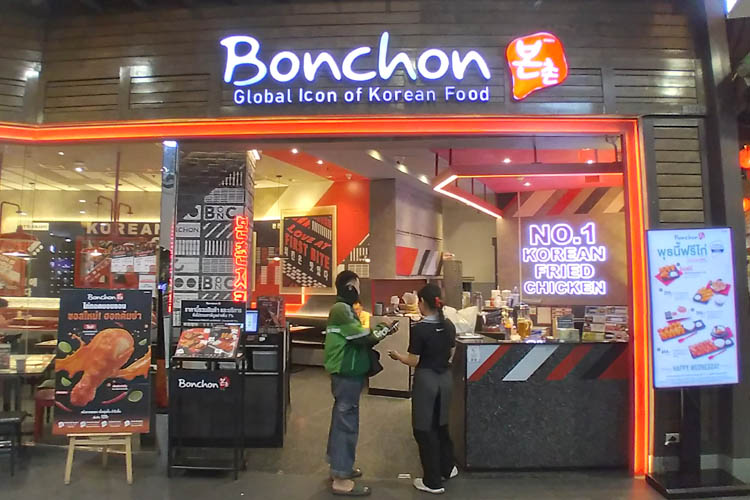 バンコク都心のフライドチキン店「ボンチョン」