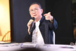 洪水被害と対策を説明するウィクロムＣＥＯ